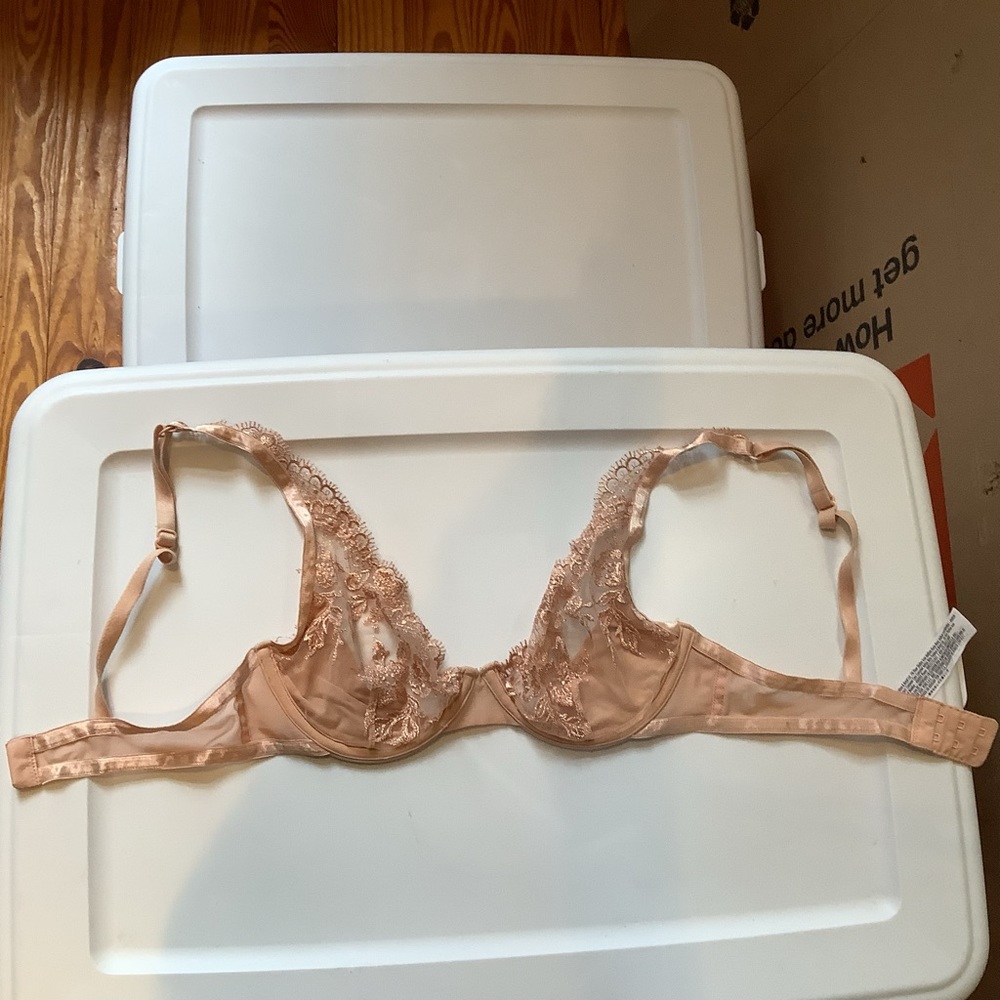 (Bin 6) Forever 21 underwire lace bra, Size 32B